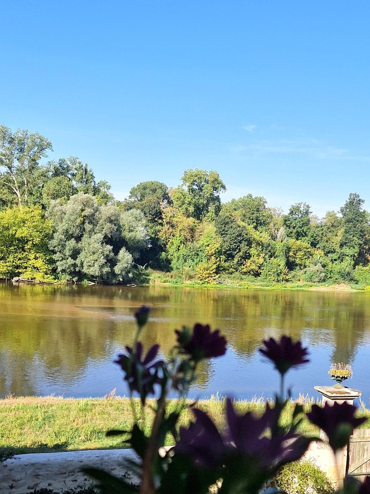 Chambre D'Hotes "Au Bord De Loire" La Marche Ngoại thất bức ảnh